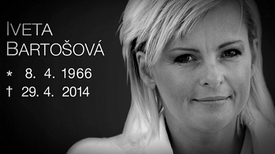 Video VIP zprávy: Iveta Bartošová měla včera odpoledne pohřeb. Snad už konečně bude mít klid
